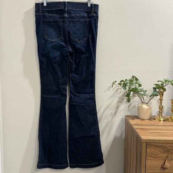 Spanx Size Large Midnight Shade Flare Wide Leg Jeans Pull On Stretch Comfort - Picture 3 of 6